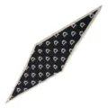 Detailansicht des schwarz-beigen Strick-Dreiecktuchs mit elegantem Monogramm-Muster. - 100x30cm / Schwarz