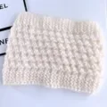 Gebreide hoofdband gedetailleerd overzicht, zacht gezellig winter wol accessoire gebroken wit. - Broken Wit