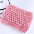 Roze gebreide hoofdband winter orenwarmer gezellig zacht haaraccessoire breisel detailfoto - Roze