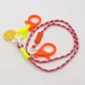 Catena per maschera con faccina sorridente per bambini in poliestere colorato. - Rosso
