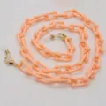 Catena per occhiali in acrilico rosa pesca, elegante cordino minimalista per mascherina. - Arancione