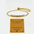 Bracciale regolabile in corda d'acciaio al titanio dorato con barra motivazionale incisa. - Ricorda chi sei / Oro
