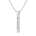 Collana con ciondolo a barra verticale in acciaio inossidabile inciso molto elegante. - Stile Inciso I Am Enough / Argento
