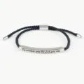 Vista dettagliata di un bracciale in corda intrecciata nera con barra metallica, regolabile. - Argento/Nero