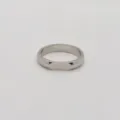 Anello con sigillo in metallo minimalista, finitura lucida liscia, gioiello alla moda. - Taglia 7 / Argento
