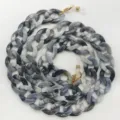 Moderna Catena per Occhiali in Acrilico Grigio Marmo con Supporto per Mascherina SKU - Bianco e nero