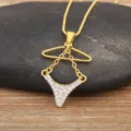 Collier pendentif cintre bikini en zircon plaque or, bijoux tendance chic pour femmes. - Style Bas de Bikini
