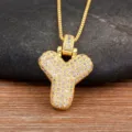 Collier avec pendentif lettre Y dore et incruste de pierres de zircone cubique brillantes. - Lettre Y
