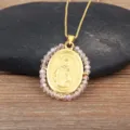 Collier pendentif ovale plaqué or saint jude avec perles acryliques et chaîne délicate. - Rose Clair