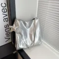 Silver metallic tote bag for women, large capacity shoulder handbag with star pendant. - With Pendant / Silver