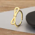 18K vergoldeter minimalistischer Schleifenring für Damen, eleganter verstellbarer Ring. - Eleganter Kreuzschleifen-Stil (750)