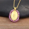 Vergulde ovale Maagd Maria hanger ketting met paarse kralen rand, retro sieraden. - Roze
