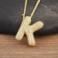 Collana con ciondolo lettera K in zircone micro-pavé dorato con catena di perline donna. - Lettera K