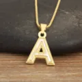 Vergoldete natürliche Perlmutt Buchstabe A Anhänger Halskette für Damen, eleganter Schmuck. - Buchstabe A