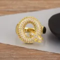 Vergoldeter Buchstabe Q Zirkon Ring Verstellbarer Pummeliger Alphabet Ring für Damen - Buchstabe Q Stil / Verstellbare offene Größe / Gold