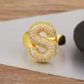 Klobiger 18K vergoldeter Ballon Buchstabe S Ring mit glitzernden Zirkonia Steinen. - Buchstabe S Stil / Verstellbare offene Größe / Gold