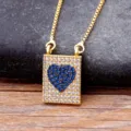 Élégant collier chaîne plaqué or avec pendentif carré cœur pavé de zircons brillants. - Bleu foncé