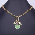 Collana con catena spessa dorata con cuore di occhio malvagio verde e vari ciondoli - Collana Multi-Ciondolo Malocchio Cuore Zirconia Viola (N577)