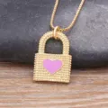 Collier pendentif cadenas cœur plaqué or avec détail émail rose, bijou tendance vintage. - Rose