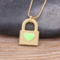 Collier pendentif cadenas cœur plaqué or avec détail émail vert bijoux de mode chic - Vert