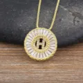 Collana con ciondolo lettera H in zircone placcato oro, elegante gioiello in rame rotondo. - Lettera H