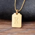 Collana minimalista con ciondolo quadrato a lettera iniziale placcato oro 18k da donna chic - Lettera R