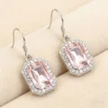 Eleganti orecchini pendenti in cristallo rosa rettangolare con strass splendenti per donna. - Argento + Rosa