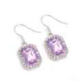 Orecchini pendenti in cristallo viola con gemma rettangolare e strass luminosi ed eleganti. - Argento + Viola