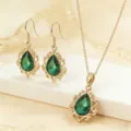Dettaglio del set collana e orecchini strass goccia verde stile corte vintage elegante - Set / Verde
