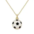 Nahaufnahme des süßen schwarz-weißen Emaille-Fußballanhängers an einer goldenen Halskette. - Schwarze Halskette