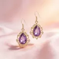 Eleganti orecchini vintage stile corte con gemma viola a goccia, gioielli moda color oro. - Orecchini / Viola