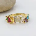 Anello aperto lettera M iniziale in zircone colorato placcato oro 18K in rame gioielli donna. - Taglia M