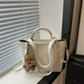 White leather tote bag with stylish plush puppy keychain, casual daily shoulder handbag. - With Pendant / White