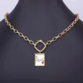 Collana con catena spessa punk placcata in oro con ciondolo lettera MAMA gioiello alla moda. - Collana MAMA Quadrata Pavé (N575)