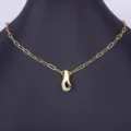 Collana con catena placcata in oro e ciondolo a mano punk, elegante accessorio di moda. - Collana Gesto della Mano Pietra Nera (N569)