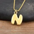Collier pendentif lettre N plaqué or avec chaîne délicate, bijou personnalisé et élégant. - Style N
