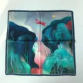 Lussuosa sciarpa di seta con stampa artistica di foresta e volpe rossa, elegante accessorio. - A701-Giungla