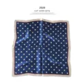 Klassisches blaues Seidentuch mit weißen Punkten für Damen, elegantes französisches kleines Halstuch. - 53x53cm / Marineblau