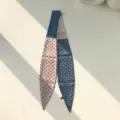 Écharpe en soie longue et fine avec motif à pois double face, idéale pour tenues de chemise. - 120X10cm / Bleu