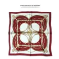 Foulard quadrato in seta bordeaux con stampa catena vintage, accessorio elegante. - 65x65cm / Borgogna