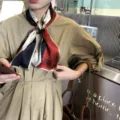 Elegante sciarpa stretta in seta rossa da donna, foulard con stampa di gioielli vintage. - J2013