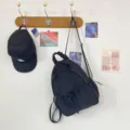 Zwarte nylon rugzak, schattig strikdetail, lichtgewicht en veelzijdige schooltas. - Zwart