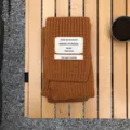 Einfarbig brauner Strickschal mit Stofflabel winter warmer kuscheliger Halswärmer - Kürbisorange