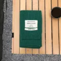 Grüner Strickschal für den Winter mit Stoffetikett, einfarbiger warmer Halswärmer für Damen. - Grün
