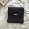 Écharpe tricotée unie gris foncé, cache-cou chaud d'hiver doux en mélange de laine pour femme. - Gris