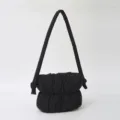 Bolso de hombro acolchado negro bolso cubo de nailon plisado estilo hobo informal diario - Talla única / Negro