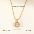 Gedetailleerd overzicht van gouden ketting met vierkante hanger bezet met strass. - Witte Vierkante Strass Kralenketting Stijl (N1214)