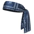 Gros plan d'un bandeau de sport bleu à motif cachemire, tissu léger et respirant pour le fitness. - Bandeau de Sport à Nouer / Long Bandeau 55-60CM / Bleu Denim