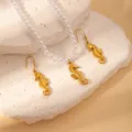 Detailed view of the gold seahorse pendant and pearl necklace set, summer ocean style. - Artificial Pearl Seahorse Set (BJGS0116)
