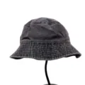Gedetailleerd overzicht van de vintage gewassen denim vissershoed, klassieke zwarte zonnehoed. - Eén maat / donkergrijs